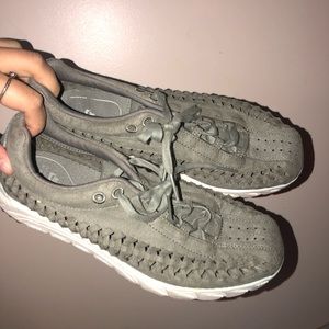 NIKE MAYFLY ARMY GREEN SNEAKERS